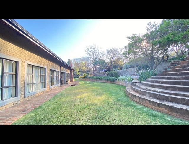7 BEDROOM FREEHOLD FOR SALE IN SIGNAL HILL